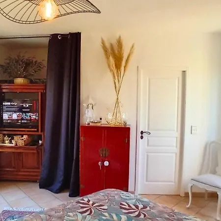 La Petite Maison De Valerie Proche Chateau De La Rode, Du Domaine De Flore Et Du Saint Ferreol Lempaut