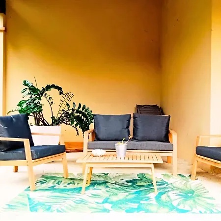 Oda ve Kahvaltı La Petite Maison De Valerie Proche Chateau De La Rode, Du Domaine De Flore Et Du Saint Ferreol *