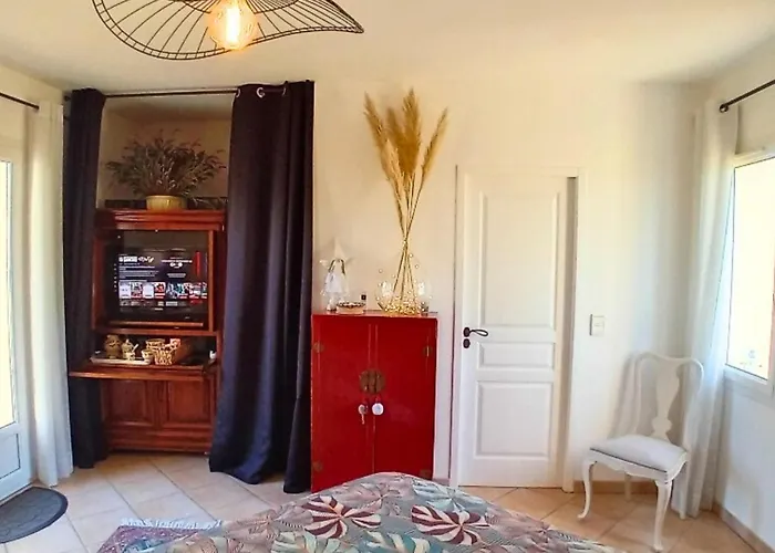 La Petite Maison De Valerie Proche Chateau De La Rode, Du Domaine De Flore Et Du Saint Ferreol Lempaut