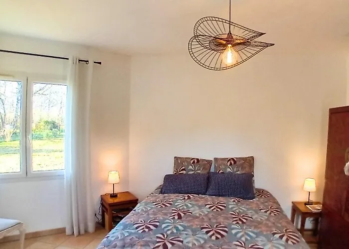 Bed & Breakfast La Petite Maison De Valerie Proche Chateau De La Rode, Du Domaine De Flore Et Du Saint Ferreol Lempaut