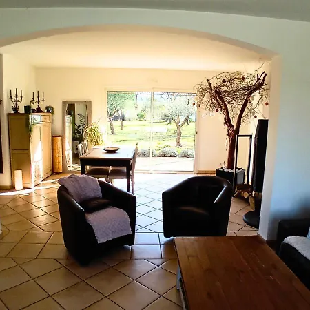 Bed & Breakfast La Petite Maison De Valerie Proche Chateau De La Rode, Du Domaine De Flore Et Du Saint Ferreol Lempaut