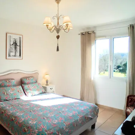 Bed & Breakfast La Petite Maison De Valerie Proche Chateau De La Rode, Du Domaine De Flore Et Du Saint Ferreol Lempaut