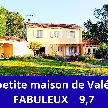 La Petite Maison De Valerie Proche Chateau De La Rode, Du Domaine De Flore Et Du Saint Ferreol Bed & Breakfast Lempaut