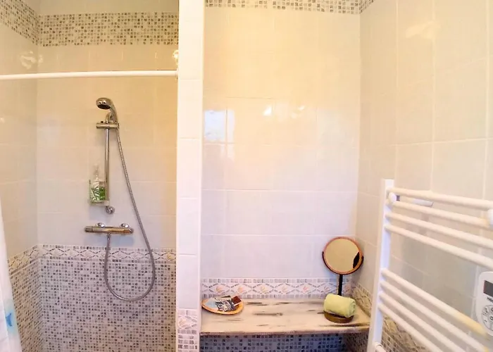 Bed & Breakfast La Petite Maison De Valerie Proche Chateau De La Rode, Du Domaine De Flore Et Du Saint Ferreol *