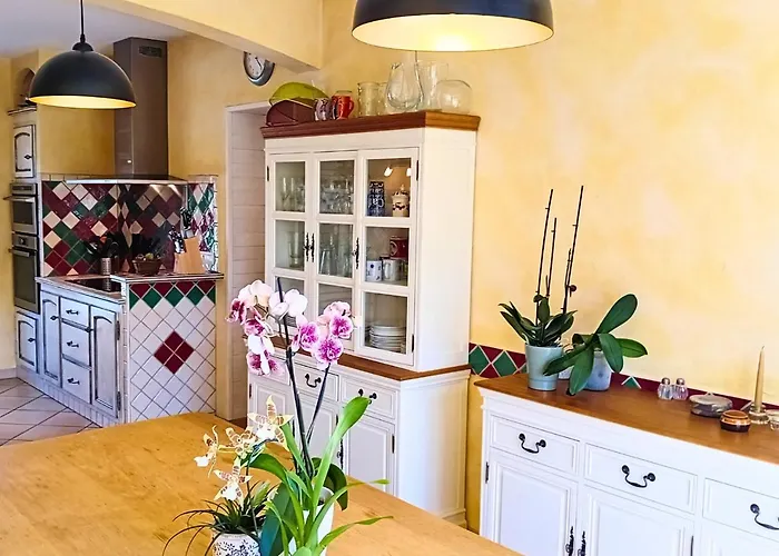 Bed & Breakfast La Petite Maison De Valerie Proche Chateau De La Rode, Du Domaine De Flore Et Du Saint Ferreol *