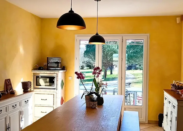 Bed & Breakfast La Petite Maison De Valerie Proche Chateau De La Rode, Du Domaine De Flore Et Du Saint Ferreol *