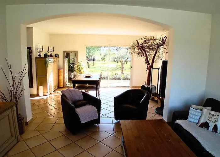 Bed & Breakfast La Petite Maison De Valerie Proche Chateau De La Rode, Du Domaine De Flore Et Du Saint Ferreol Lempaut